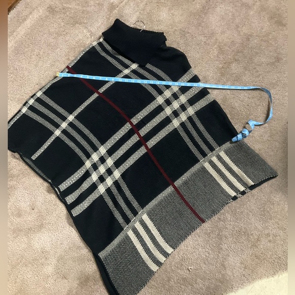 Stylish, Black Plaid Sweater Poncho/Cape/Shawl - Picture 4 of 6